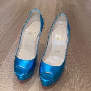 Barely worn Christian Louboutin pumps